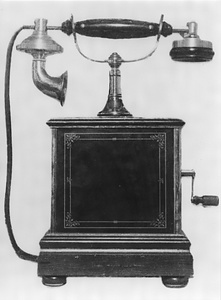 デルヴィル甲号卓上磁石式電話機（後期）
