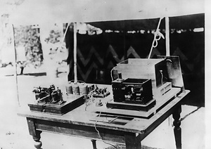 初期研究時代の無線電信機