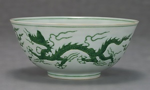 白磁緑彩龍文鉢