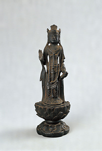 日本製安い「明代 大明永年施 古銅彫 塗金浄瓶観音立像」旧銅器 置物擺件 賞物 中国古美術 旧蔵出 仏像