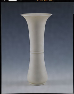 白磁觚形花瓶