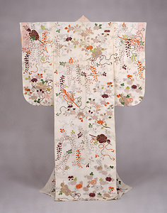[Katabira] (Unlined summer garment) Chinese-style fan, wisteria, peony, and chrysanthemum design on white ramie ground