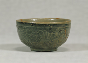 Bowl Celadon glaze with iron coating and incised arabesque