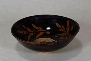 Bowl Black glaze with flowering plant design in underglaze iron