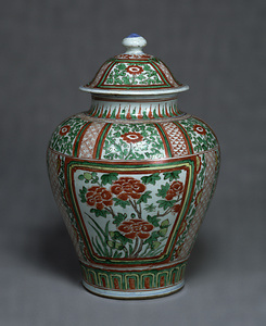 Covered Jar, With peony design in overglaze enamels.
