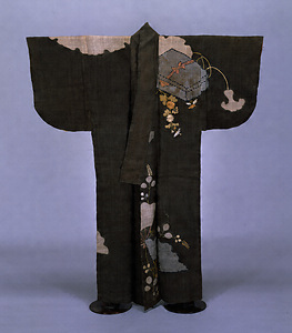 Katabira (Unlined summer garment) Fan, snowflake, cosmetic box, and autumn grasses design on reddish-black ramie ground