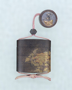 "Inro" (Medicine case), Design of a tree peony in "maki-e" lacquer