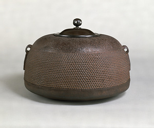 Tea Kettle with Hailstone Texturing and the Inscription &quot;Onjōji Temple&quot;
