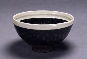 [Tenmoku] Tea Bowl with White Rim  Glazed stoneware