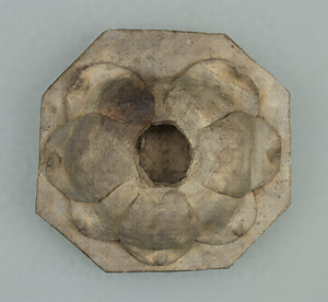 Lotus-shaped Pedestal Clay