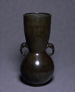 Flower Vase with Elephant-Shaped Handles, Named “Akizuki (Autumn Moon)”