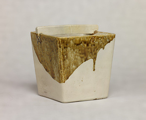 Hand-pail shaped water jar, Odo Ware With Katamigawari(differing in halves) glazes