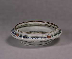 Bowl Kokutani type, Imari ware／Twisted bands design in overglaze enamels