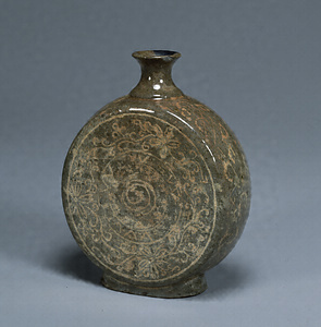 Flask-shaped Vase Chrysanthemum design in inlay