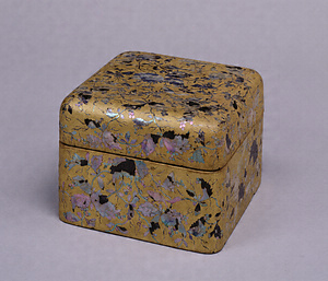 Small Box, Design of grapes and squirrels in mother-of-pearl inlay
