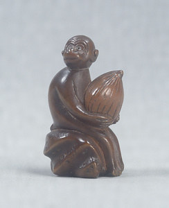Netsuke, Monkey with a nut design