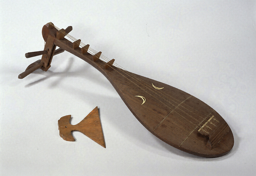 薩摩琵琶 - 楽器、器材