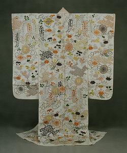 Katabira (Summer Garment) Bouquet, fret pattern and carriage wheel design on white plain-weave ramie