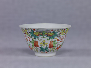 Lidded Bowls, Design of gourds and butterflies in overglaze enamel; design of  deer and cranes in famille rose enamel