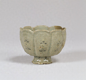 Cup with Foliate Rim, Celadon glaze with flower design in inlay