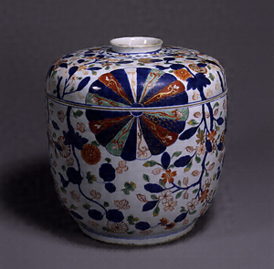 Deep bowl, Design of chrysanthemum in overglaze enamels.