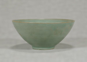 Bowl with Parrots Stoneware with celadon glaze