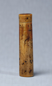 Needle Case With bachiru (decorative technique to present a design on ivory stained in red, blue, green, etc. in hairline engraving)