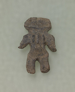 TClay Figurine (&quot;Dogū&quot;) with a Mountain-Shaped Head