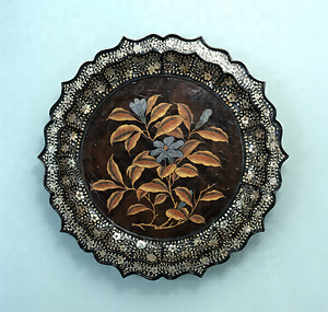 Foliate Tray with Gardenias Lacquer with gold paint and mother-of-pearl inlay