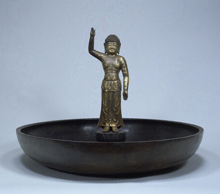誕生釈迦仏立像及び銅造潅仏盤（模造） 文化遺産オンライン