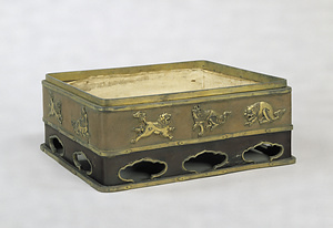 "Suebako" (Box for Buddhist ritual implements, vestments, and texts), Design of lions