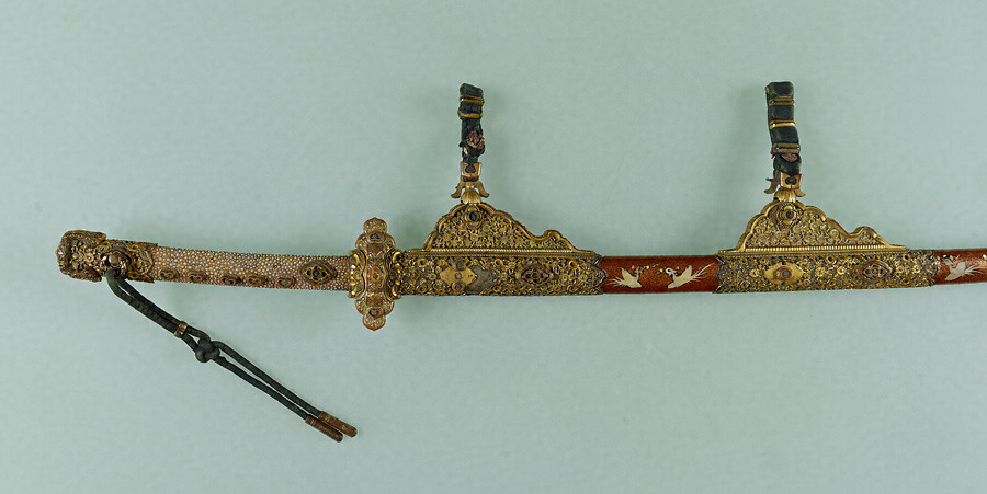 国宝 梨子地螺鈿金荘餝剣 梨地螺鈿金装飾剣 、なしじらでんきんそうの 