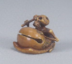 Netsuke, Skull on mokugyo (Buddhist ritual implement) design