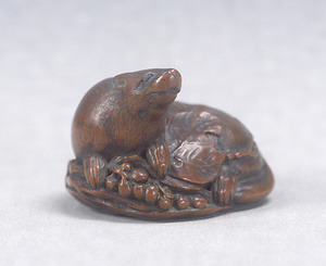 Wood Netsuke., Grapes and a squirrel.
