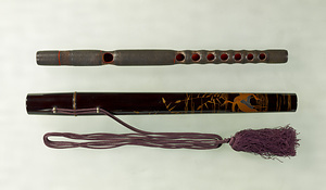 Ryuteki Flute and Case, Design of reed and crane in maki-e lacquer