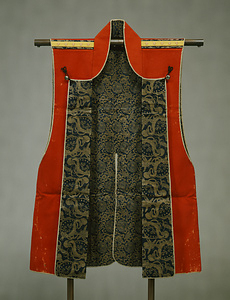 Jinbaori (Coat Worn over Armor) Design of nibikiryo crests on on scarlet wool cloth