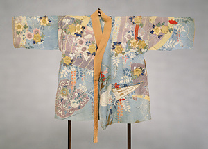 [Dogin] (Outer garment) Screen, cypress fan, wisteria, and clematis flower design in [yuzen] dyeing on light blue, plain weave silk ground