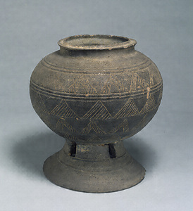 Footed Short-Necked Jar with Lid