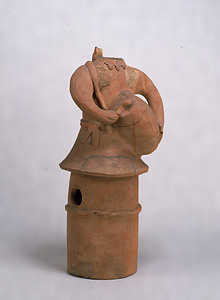 [Haniwa] (Terracotta tomb figurine)	 Man beating the drum