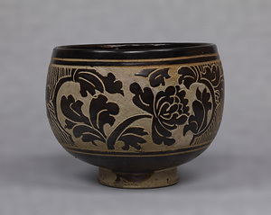 Bowl Black glaze with peony design