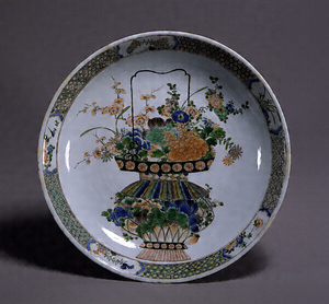 Large Dish with a Flower Basket, Porcelain with overglaze enamel