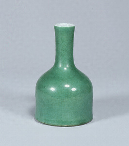 緑釉長頸瓶