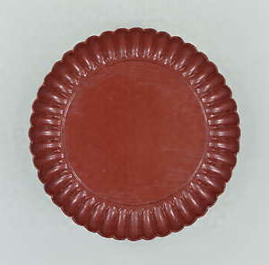 Tray in the Shape of a Chrysanthemum Lacquer coating