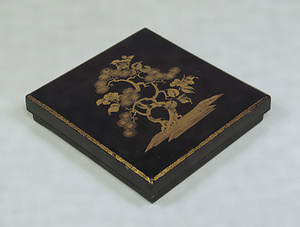 松椿蒔絵硯箱
