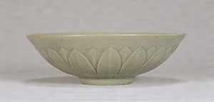 Bowl Celadon glaze with carved lotus petals