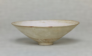 Bowl with Cranes and Clouds, Porcelain with gold