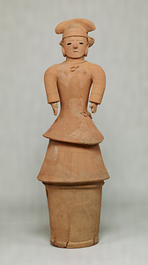 [Haniwa] (Terracotta tomb figurine)     Woman in formal attire