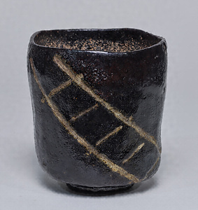 黒楽筒茶碗 銘 三鳥 文化遺産オンライン