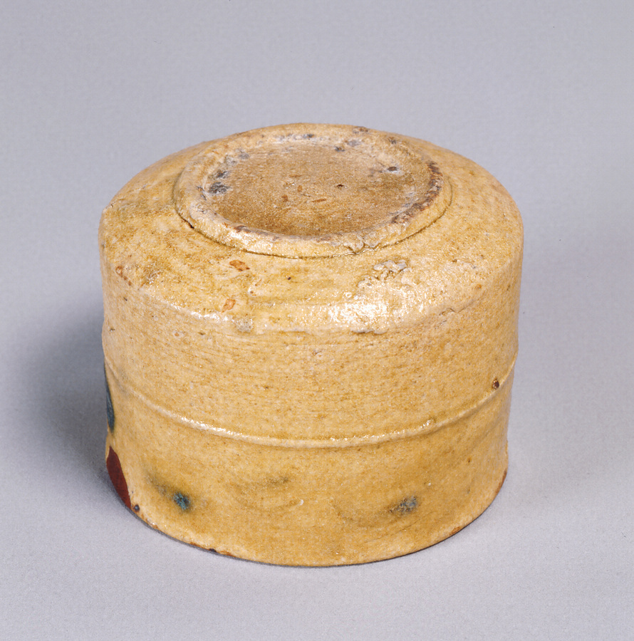 黄瀬戸半筒茶碗 銘 鷺 文化遺産オンライン
