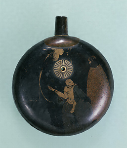 Gunpowder Flask Design of a Western person in [maki-e] lacquer 